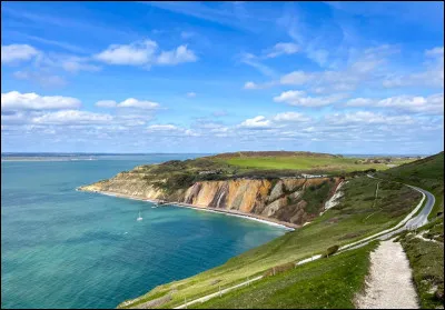 Comment s'appelle cette île anglaise située dans la Manche, d'une superficie de 384 km2 ?