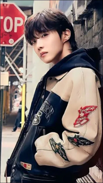 Quel âge a-t-il en avril 2025 ?