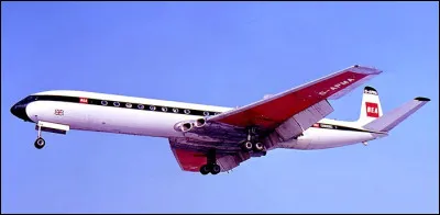 Quel est cet avion à réaction britannique qui connait d'emblée le succès commercial en 1952 ?