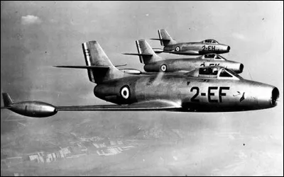Quel est cet avion militaire français premier appareil à réaction produit par Dassault ?