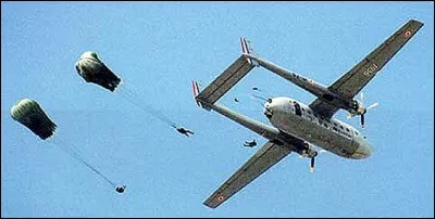 Quel est cet avion français à double empennage très utilisé en 1960 durant la guerre d'Algérie ?