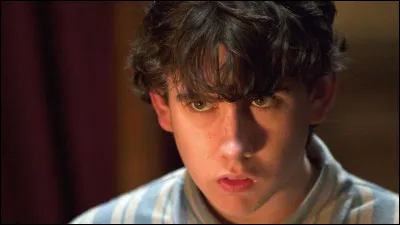 Quel est le nom de famille de ce garçon ?