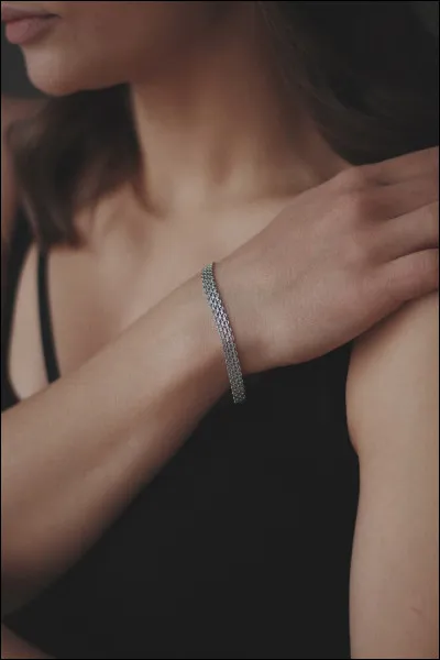 Et mets-tu des bracelets ?