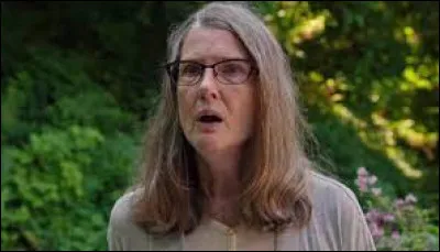 A quelle indiscrétion Hope se livre-t-elle dans la saison 1 ?