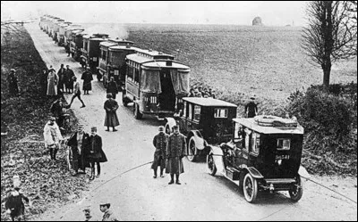 Histoire : Quand les taxis parisiens ont-ils été réquisitionnés par l'armée française lors de la première Bataille de la Marne ?