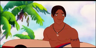 De qui la sœur de Lilo est-elle amoureuse ?