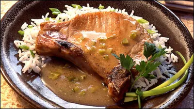 Comment est cuisinée cette côte de porc ?