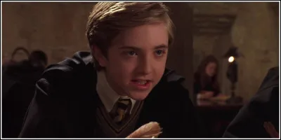 J. Qui avait peur de Harry (à part Ernie) en deuxième année ?