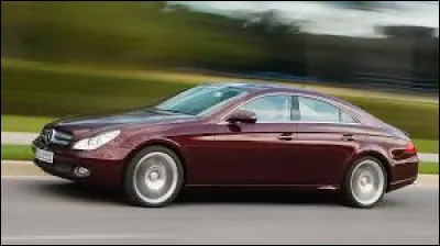 Cette grande voiture est une ...