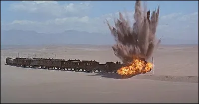 Dans quelle superproduction anglaise de 1962, un train explose-t-il en plein désert ?