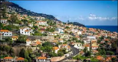 De quel pays fait partie la ville de Funchal ?