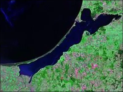 De quels pays dépend la lagune de la Vistule ?