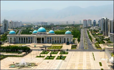 Ma capitale est Achgabat, qui suis-je ?