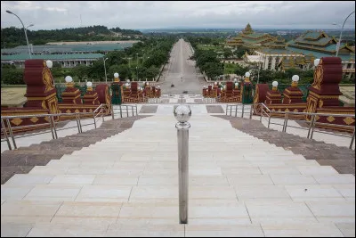 Ma capitale est Naypyidaw, qui suis-je ?