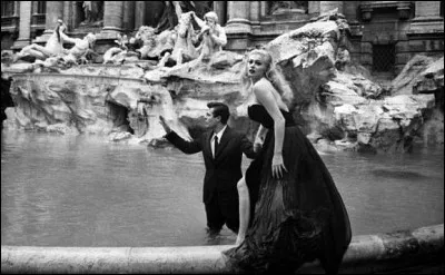 Pour finir quelle est cette célèbre fontaine immortalisée par le film de Fellini "La Dolce Vita" ?