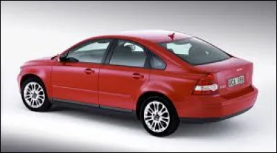 Cette voiture rouge est une ...