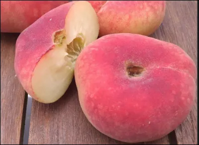 Quelle est cette variété de pêche plate originaire d'Asie, fruit juteux et sucré ?