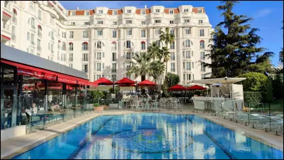 Majestic : dans quelle ville de la Côte d'Azur est érigé le luxueux hôtel Majestic qui y règne depuis plus de cent ans ?