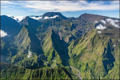 Quel est le plus haut sommet de l'île de La Réunion ?