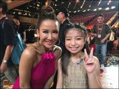 Elle s'appelle Céline Tam, elle était toute petite quand elle apparut pour la première fois sur scène, quelle chanteuse a inspiré son prénom ?