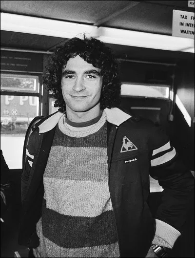 Quel est le sous-titre du feuilleton de Paul Féval, les Belles-de-nuit ?