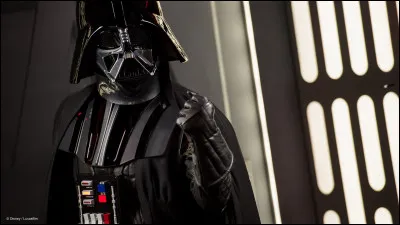 Quel méchant masqué de Star Wars dissimule son visage sous un casque noir ?