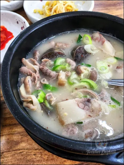 Quelle soupe coréenne est réputée pour ses bienfaits anti-gueule de bois ?