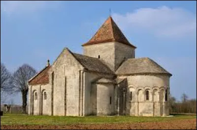 Vous avez sur cette image l'église romane de Lichères. Village du Nord Charente, il se situe en région ...