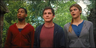 Sous quel nom Chiron se présente-t-il professeur de latin à Percy (tome 1) ?