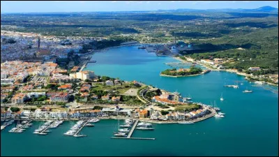 Quelle sauce tiendrait son nom de la capitale de Minorque, prise en 1756 par le maréchal de Richelieu ?