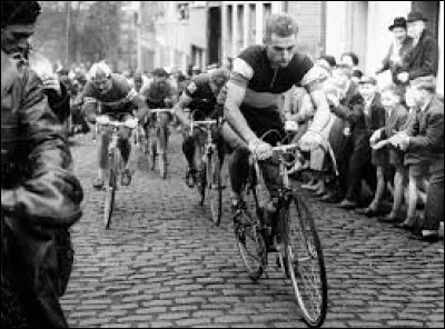 Il a été le premier à remporter les quatre, avec au total 7 victoires, entre 1956 et 1968 :