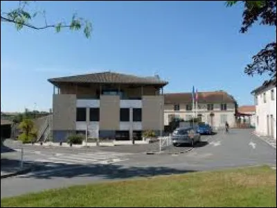 Commune de Nouvelle-Aquitaine, dans l'arrondissement de Libourne, Les Billaux se situe dans le d&eacute;partement ...