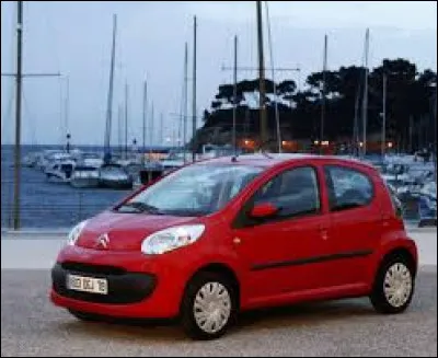 Cette petite voiture rouge est une ...