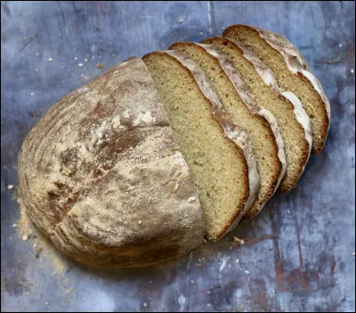 Quel tubercule les Maoris employaient-ils dans la réalisation du rewena paraoa ?