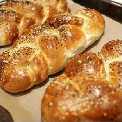 À quelle religion est traditionnellement liée la 'hallah ?