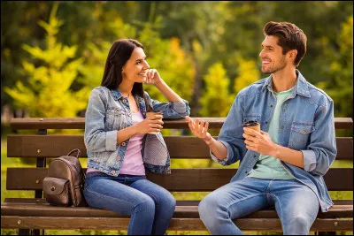 Tu te promènes tranquillement en ville quand tu aperçois ton petit ami parler avec une fille, comment réagis-tu face à ça et qu'est-ce que tu fais ?