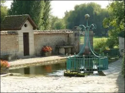 Nous sommes en Nouvelle-Aquitaine devant la fontaine légendaire de Ronsenac. Commune de l'aire d'attraction Angoumoisine, elle se situe dans le département ...