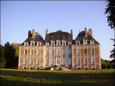 Voici le château de Montalivet-Lagrange, à Saint-Bouize. Village Berrichon, il se situe en région ...