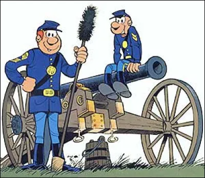 Tunique : dans la BD "Les Tuniques bleues", quel est le grade de Blutch ?