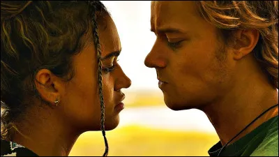 À la fin de votre promenade, ton ami(e) part et tu tombes nez à nez avec JJ. Il t'avoue qu'il est amoureux de toi depuis longtemps et te demande d'être sa petite copine, quelle est ta réponse ?