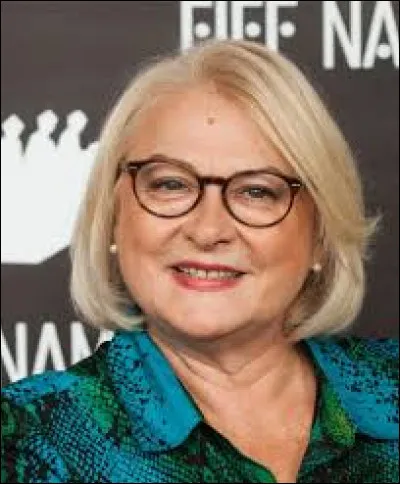 Actrice et réalisatrice, également scénariste, romancière, dialoguiste et costumière, Josiane Balasko a vu le jour le 15 avril 1950. En 1996, pour quel film qu'elle a réalisé reçoit-elle le César du meilleur scénario ?