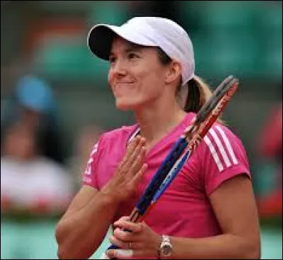 Et on clôt ce quiz avec la tenniswoman belge Justine Henin. Ayant à son actif 43 titres, elle fut une championne de tennis d'exception. Durant sa carrière, combien de fois a-t-elle remporté le tournoi de Roland Garros ?