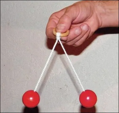 Comment se nomme ce jeu des années 70 constitué de deux boules en plastique qui rebondissent l'une contre l'autre ?