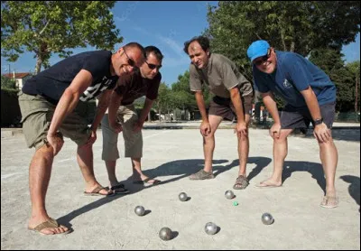 Quelle est l'origine du mot pétanque ?