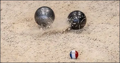 Lancer la boule afin de chasser une boule adverse, c'est...