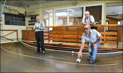 Quelle est la particularité du jeu de boule de fort ?