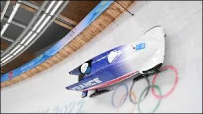 Au bobsleigh, quelle épreuve n'existe pas au programme olympique ?