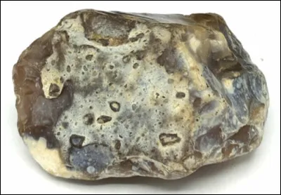 Quelle est la plus ancienne substance minérale extraite par l'homme ?