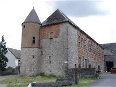 Je vous propose de rester à la frontière belge et de partir au château-ferme de Foisches. Village du Grand-Est, dans l'arrondissement de Charleville-Mézières, il se situe dans le département ...