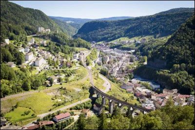 Quelle est la spécialité de la ville de Morez, dans le Jura ?